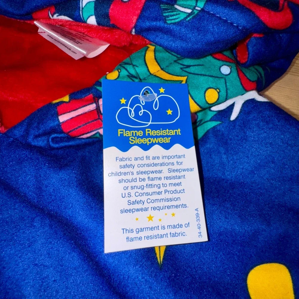 Disney Christmas Hoodie Pajama Top S/M Mickey Minnie Donald Goofy‎ Pluto NWT